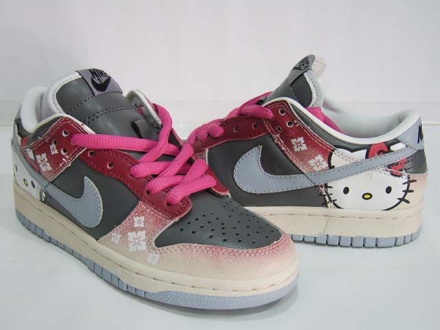 Hello Kitty Dunks